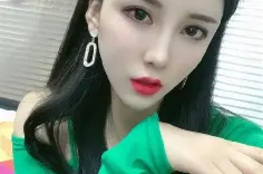 “电梯门”后续：女网红情绪很不稳定在网络上疯狂输出……