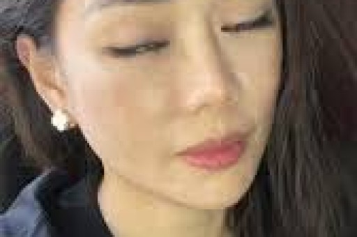 “老干部”靳东老婆晒儿子成长照长腿遗传爸爸认真作画气质佳