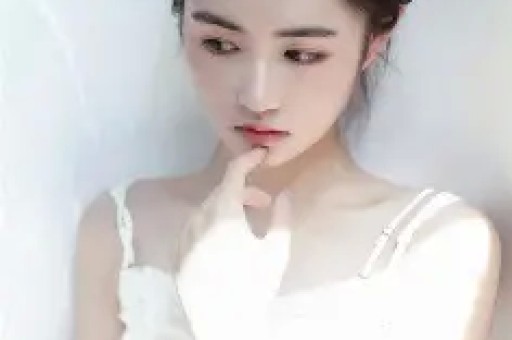 抖音初代网红 x 严谨泳装照
