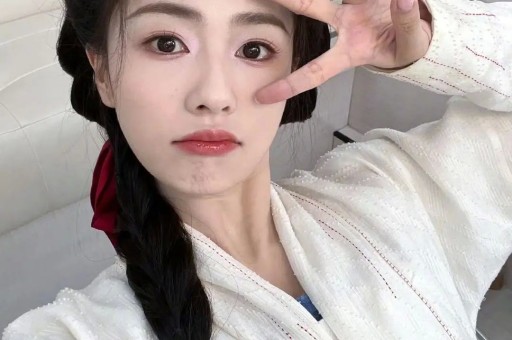 女网红和男友旅游只发单人照并对外称单身男友账号被扒出